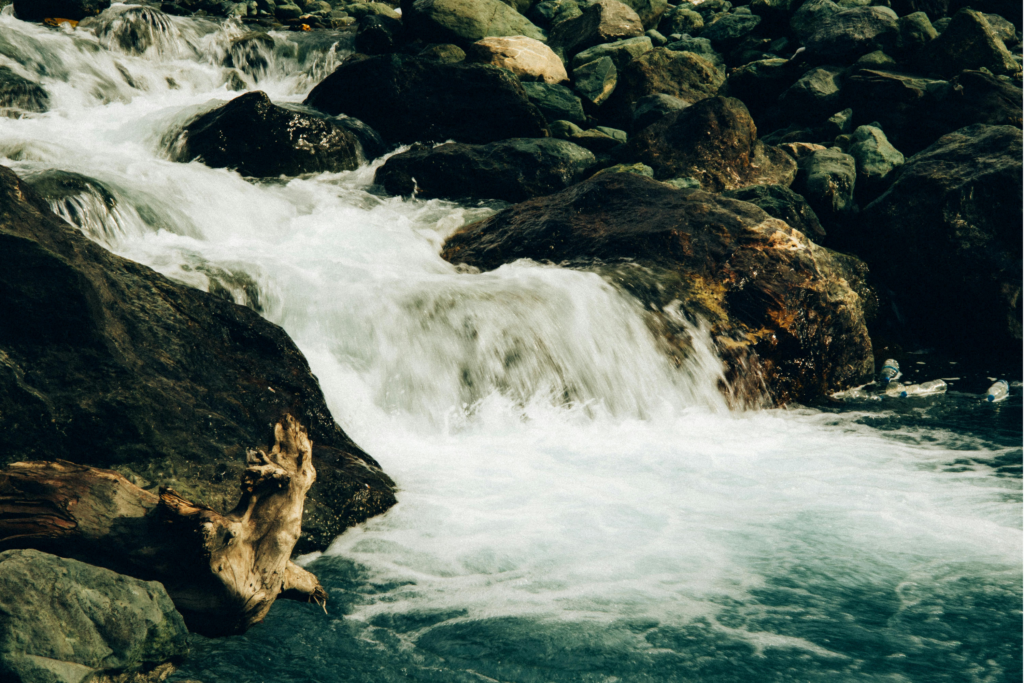Sophrologie expliquée simplement, méthode psycho-corporelle pour la gestion du stress et des émotions.